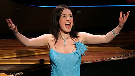 Irina Lungu's corseted bodice allowed her the freedom and confidence to make dramatic gestures (Moldova, 2005)