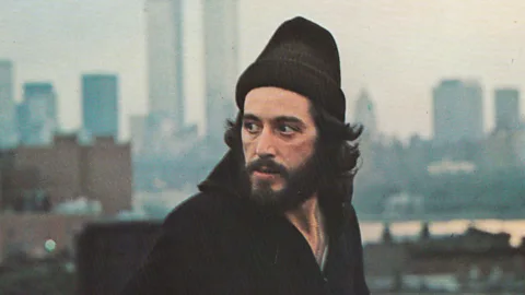 Former NYPD detective Frank Serpico (right) testifying before the Knapp Commission in 1971 (Credit: Getty Images)