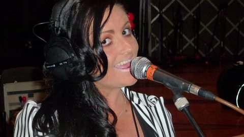 Cherry Lee Mewis in session