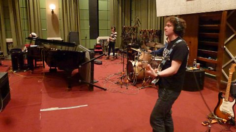 Dani Wilde in session