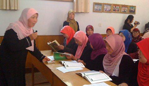 A female imam teaching Arabic at Jiyuan