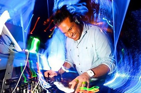 DJ Complexion gets his 1500 Seconds of Fame