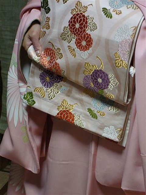 Kimonos and obis must be worn in the right season