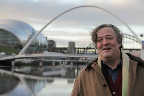 Stephen Fry in front of the Gateshead Millenium Bridge