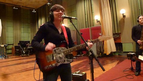Dani Wilde in session