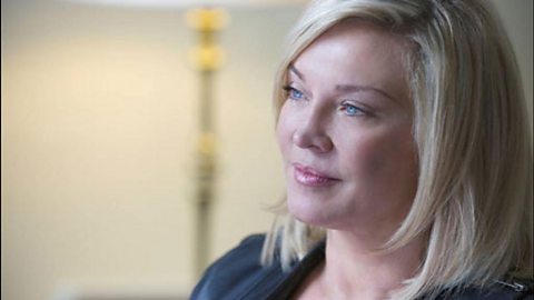 Detective Superintendent Sandra Pullman (Amanda Redman)