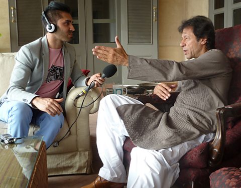 Mobeen Azhar talking to Imran Khan