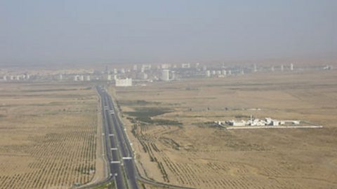 The main highway towards Ashgabat