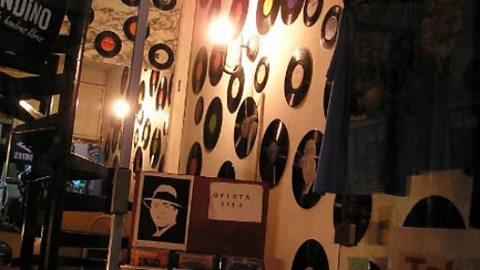 Topic Today - Your First Visit to a Record Shop