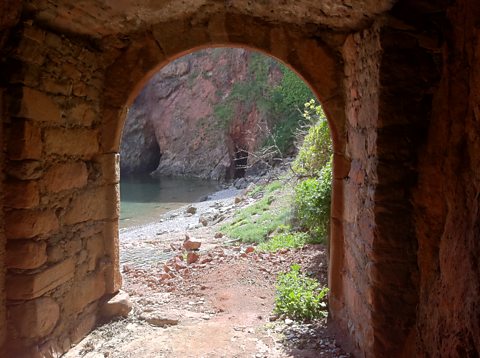 Sark, tunnel leading to the beach