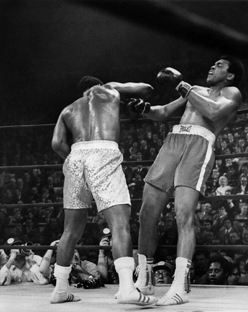 Joe Fraizer derrota Muhammad Ali em 1971.