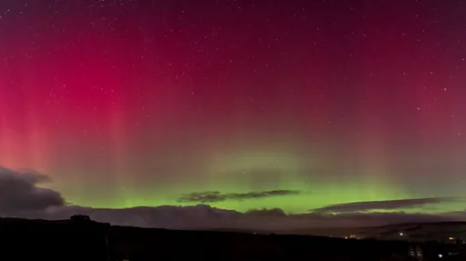 Aurora Borealis I Velika Britanija Severna Svetlost Obasjala Nebo I