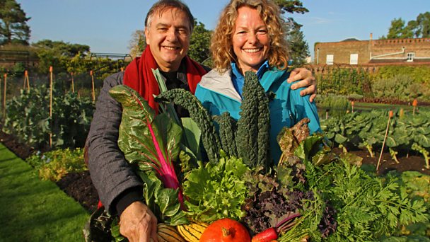 Los presentadores del programa de BBC2 "Kew on a Plate", Raymond Blanc y Kate Humble. Los presentadores del programa de BBC2 "Kew on a Plate", Raymond Blanc y Kate Humble.