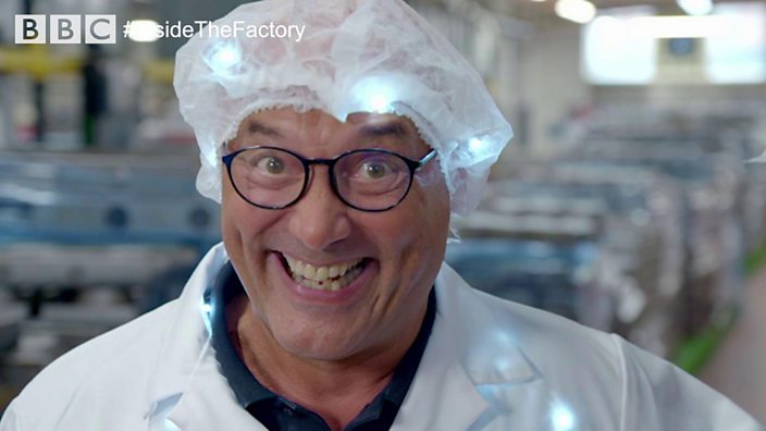 How the experts make Christmas cake - BBC Three