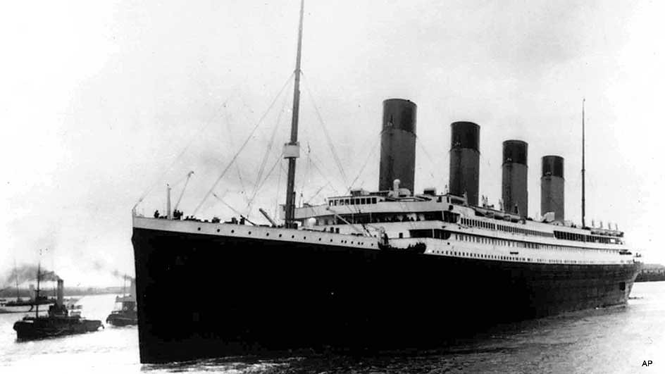 Titanic Leaving Port