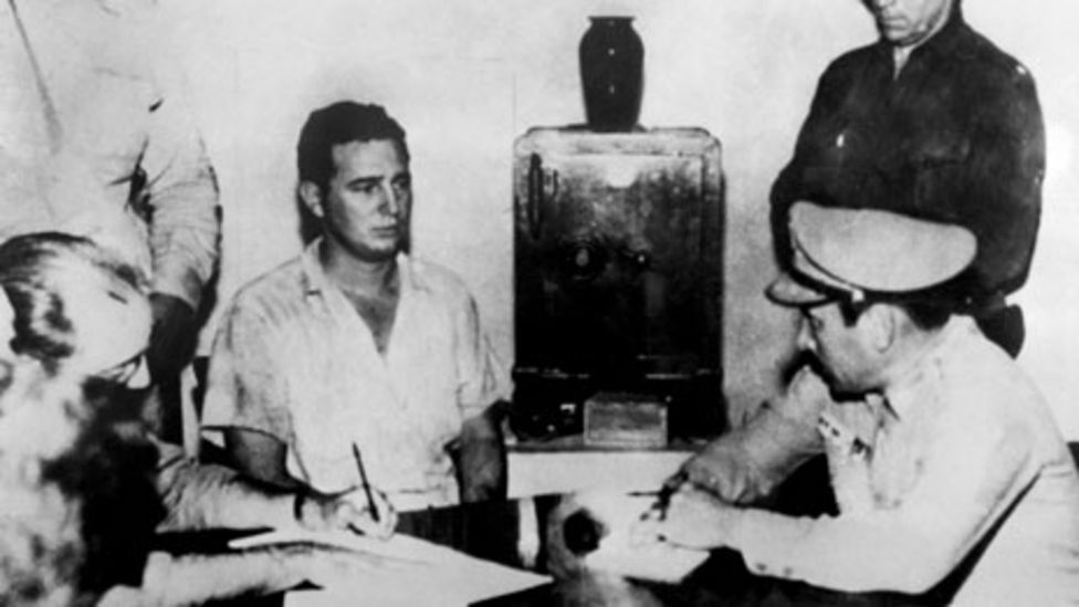 Fidel Castro presenta sus descargos tras el ataque al cuartel Moncada.