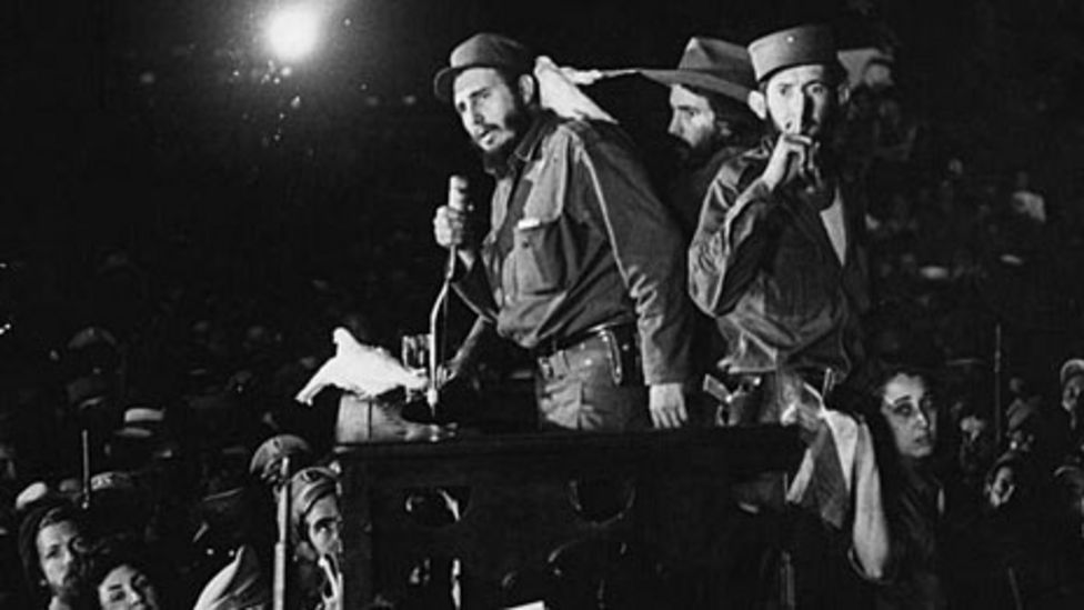 Castro se dirige a sus simpatizantes en enero de 1959