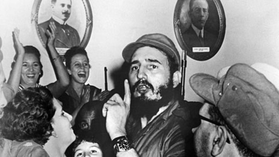 Fidel Castro, rodeado de simpatizantes, poco después de derrocar a Batista.