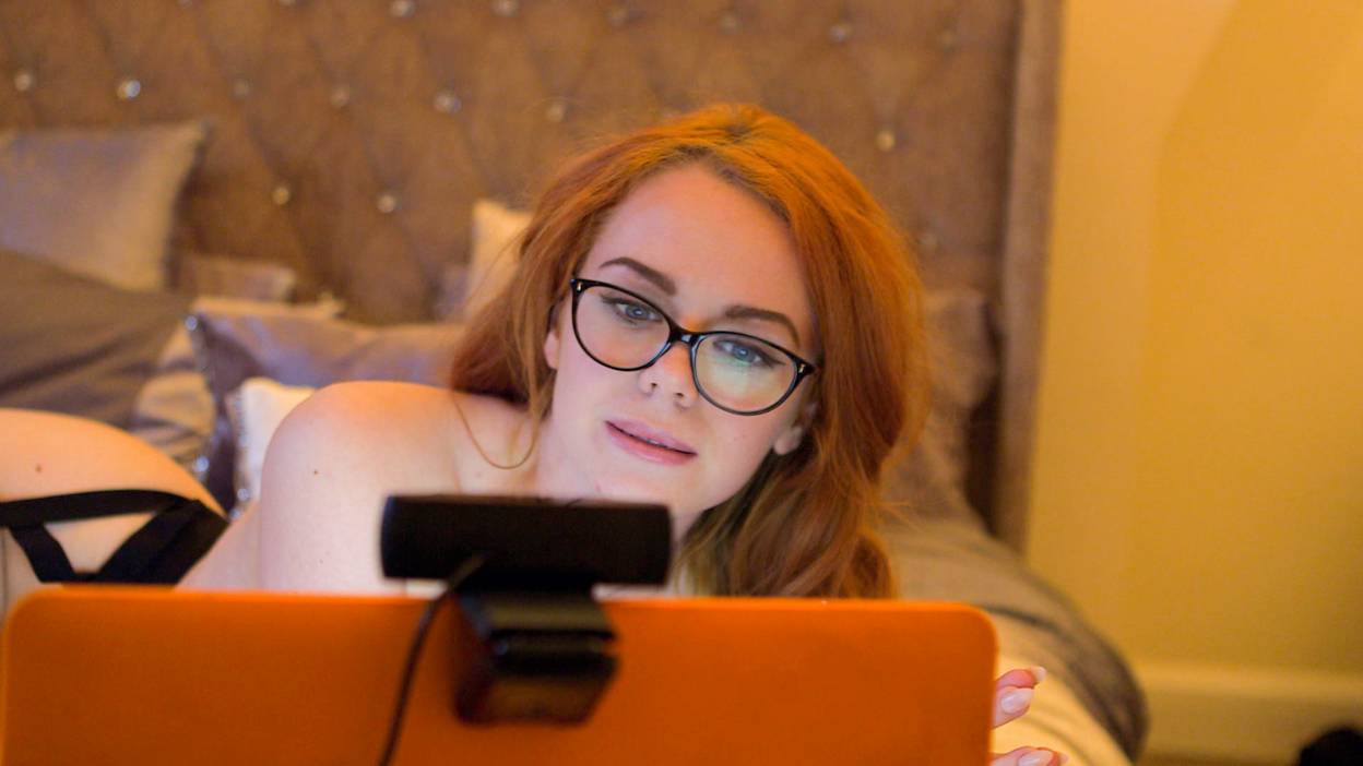 Подборка порнороликов с очаровательной 19-ти летней Ella Hughes