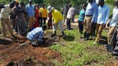 Pres #Museveni demonstrates drip irrigation technique in the wake of #climatechange #TransformingUG #Agriculture