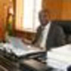 Zim spculptors have artistic freedom. Art's beauty is in the eye of the beholder. Benhura is a respected sculptor! twitter.com/Mathuthu/statu…