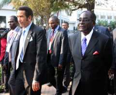 Botswana President Ian Khama (L) walks alongside Zimbabwe President Robert Mugabe (R)
