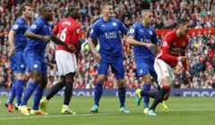 Manchester United 4 -1 Leicester 6 Smalling celebrates
