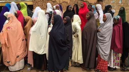Women voting in Daura