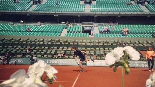 Andy Murray practises