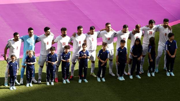 Iran players sing national anthem against Wales - Breaking News Iran players sing national anthem against Wales