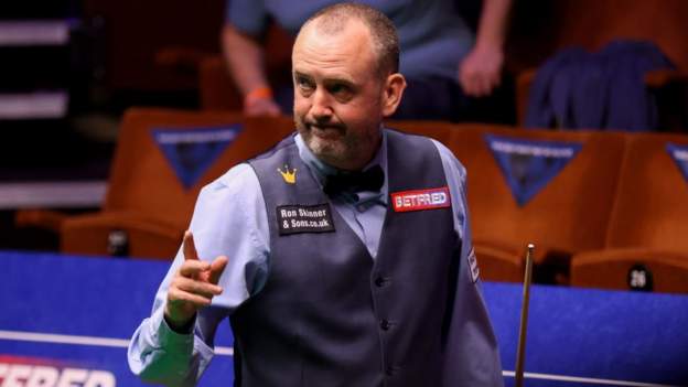 Williams wins Crucible battle with Higgins - Williams wins Crucible battle with Higgins