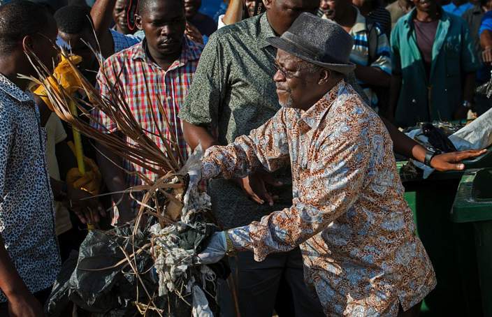 Tanzanian President John Magufuli joins a clean-up event outside the State House in Dar es Salaam on December 9, 2015