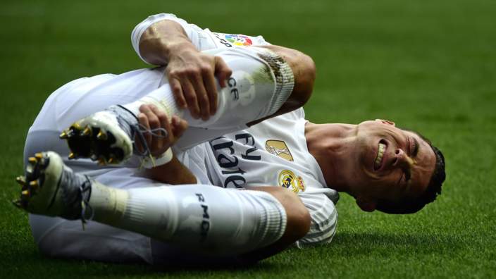 Cristiano Ronaldo clutching his leg