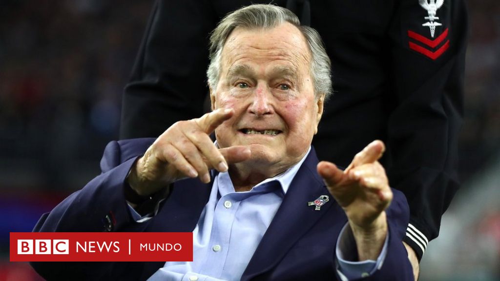 El expresidente George H W Bush pide perdón si ofendió a una mujer