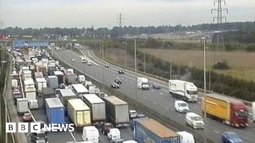 M Closed After Collision Near Luton Airport Junction