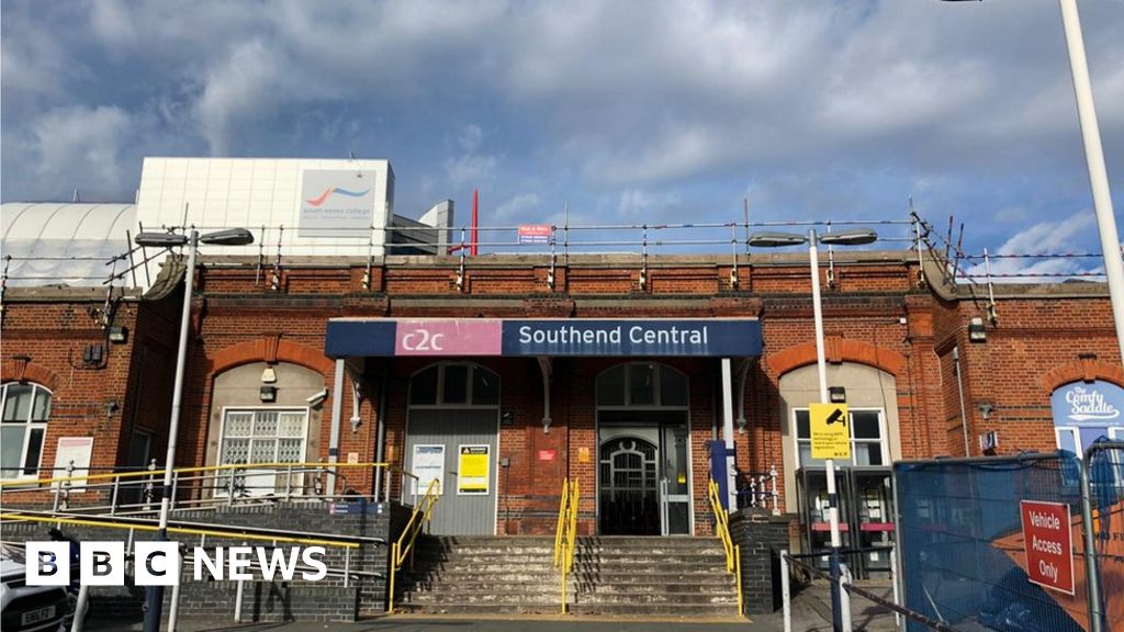 Southend Train Stabbing Teen Seriously Injured BBC News