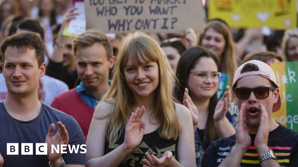 Australia Debates Same Sex Marriage Postal Vote Bbc News