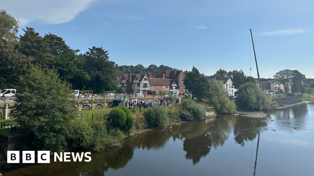 Work Starts On New M Flood Defences For Bewdley Bbc News