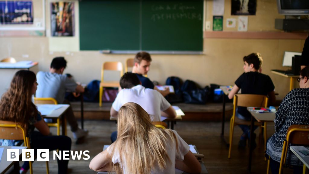 French school in row over tracking pupils electronically