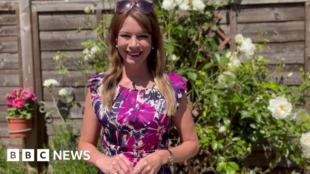 Elizabeth Rizzini With The Bank Holiday Weekend Forecast Bbc News