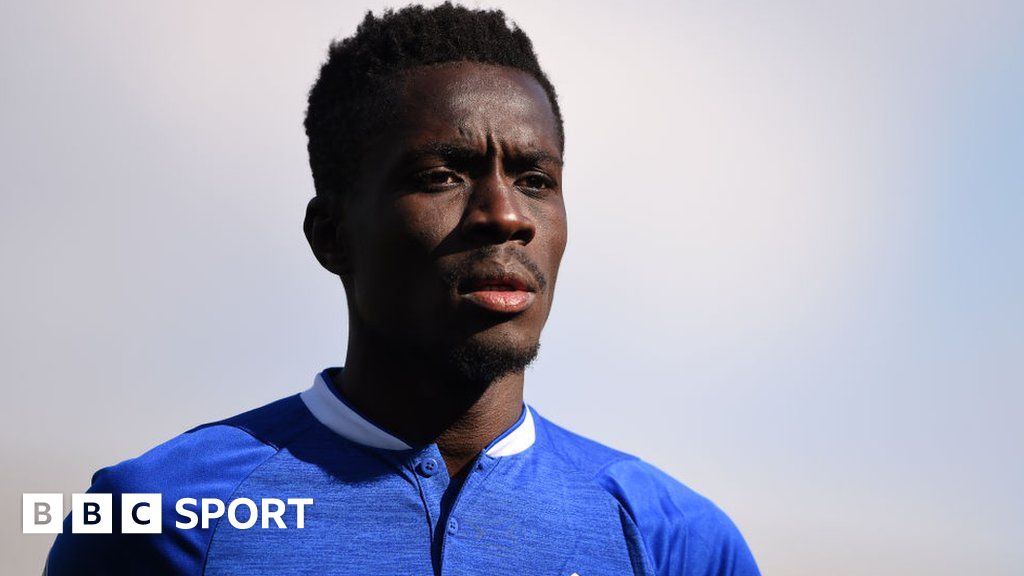 Idrissa Gueye Paris St Germain Sign Senegal Midfielder From Everton