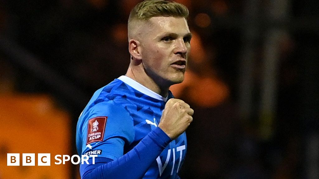 Stockport County Charlton Athletic Will Collar Hat Trick Sends