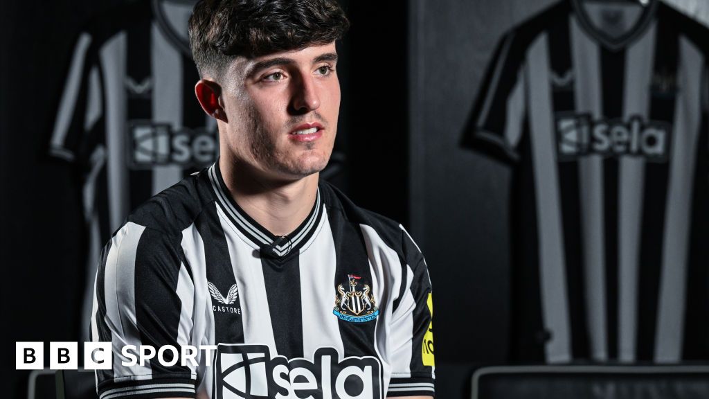 Tino Livramento Newcastle Sign Full Back From Southampton Bbc Sport