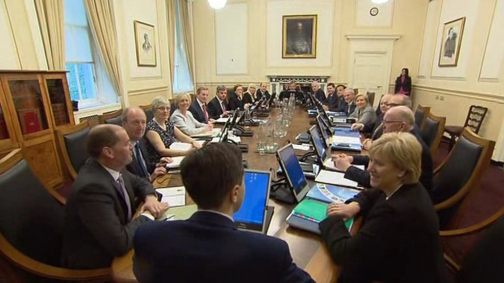 Apple tax: Irish cabinet to appeal against EU ruling