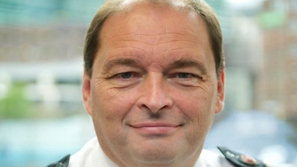 Chief constable to step down