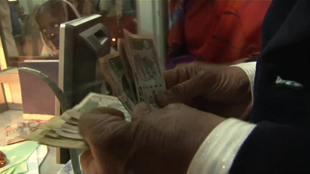 India's "unbanked" resist push for them to get accounts