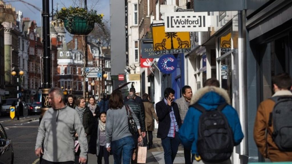 Retail sales fall unexpectedly in UK