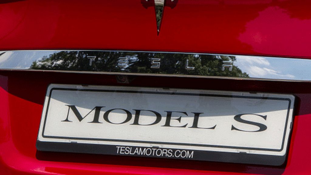 Security experts hack Tesla car