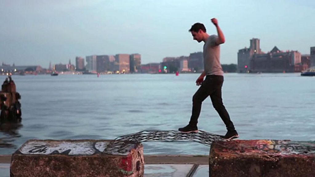 VIDEO: The bridge that prints itself