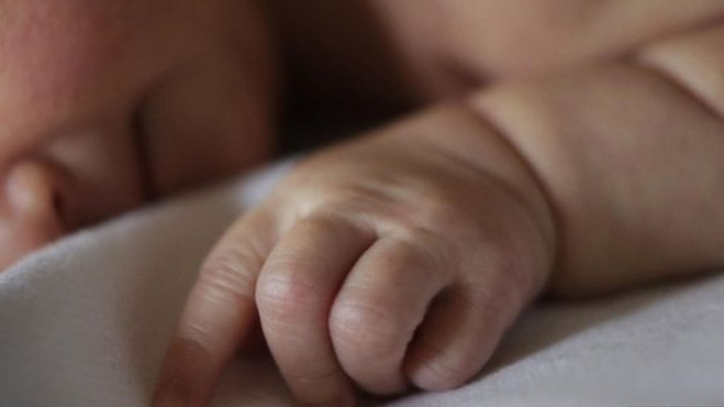 Adobe boosts US maternity leave